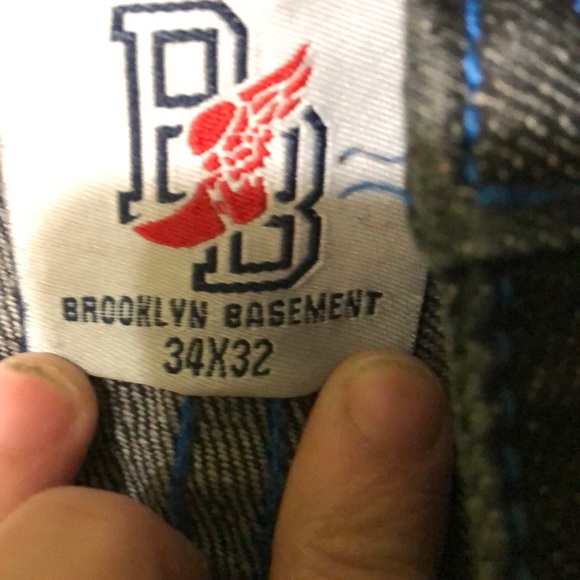 Dark washed jeans with blue stitching - Picture 2 of 2